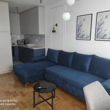 Lullaby 2 - Balcony View & Private Garage *