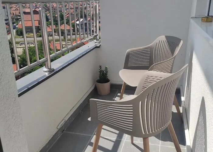 Lullaby 2 - Balcony View & Private Garage