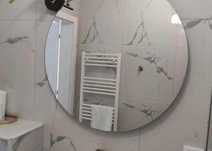 Lullaby 2 - Balcony View & Private Garage