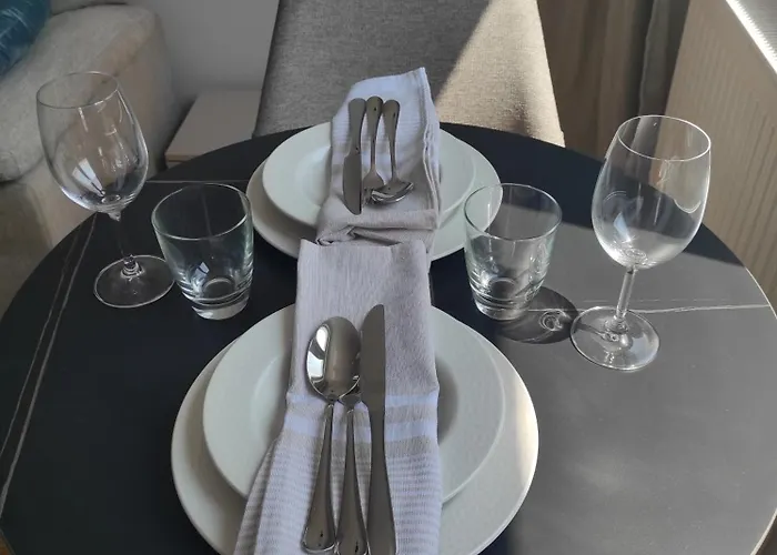 Lullaby 2 - Balcony View & Private Garage *