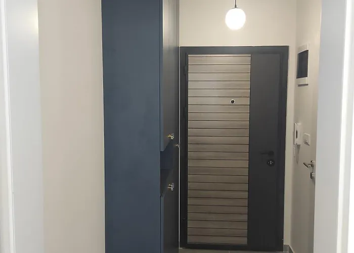 Lullaby 2 - Balcony View & Private Garage *