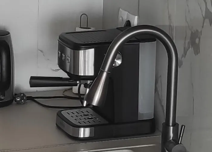 Lullaby 2 - Balcony View & Private Garage Apartman *