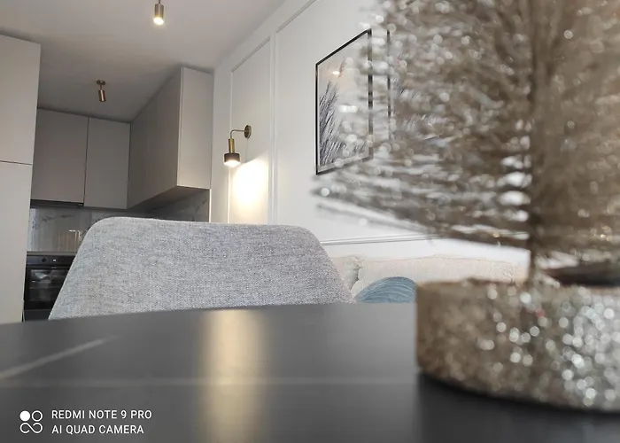 Lullaby 2 - Balcony View & Private Garage *