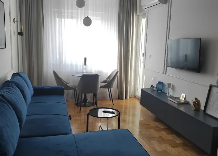 Lullaby 2 - Balcony View & Private Garage Apartman *