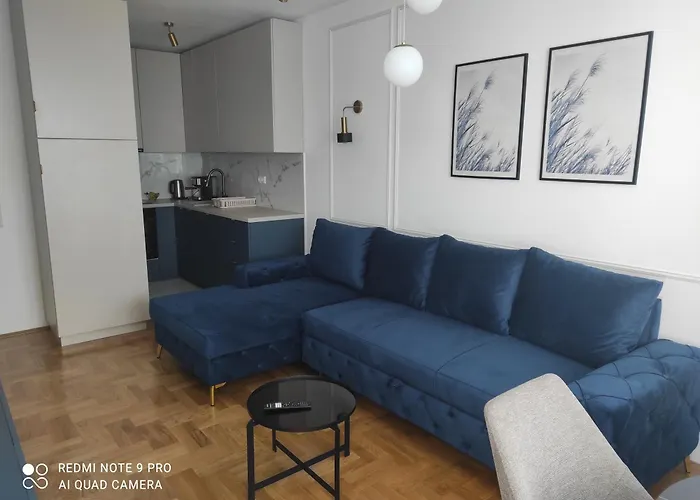 Lullaby 2 - Balcony View & Private Garage *